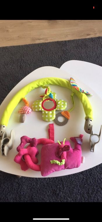 Lot de jouets à suspendre