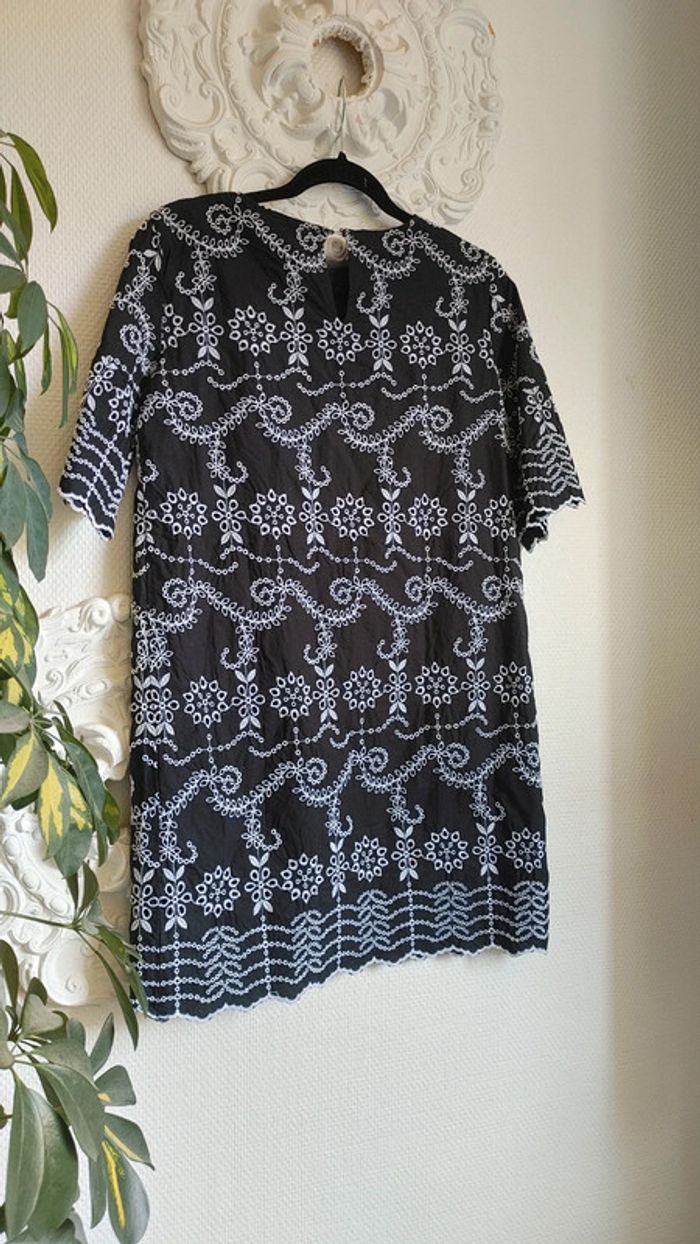 Robe en cotton noir brodé chic - photo numéro 4