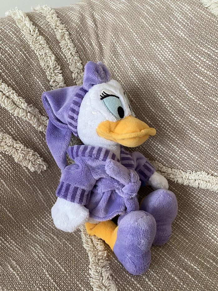 Peluche doudou 33cm Disney Daisy canard blanc et violet pyjama très bon état - photo numéro 2