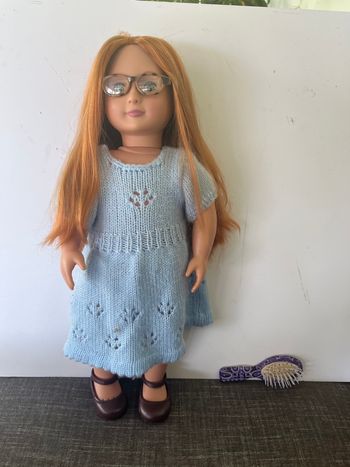 Poupée Buki à lunettes 