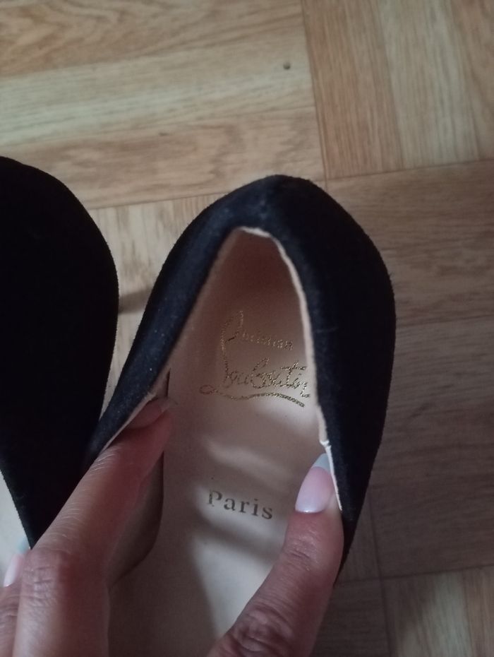 Escarpins Louboutin noires velours 39 - photo numéro 6