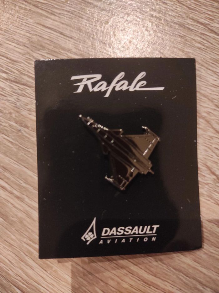 Pin's rafale noir - photo numéro 2