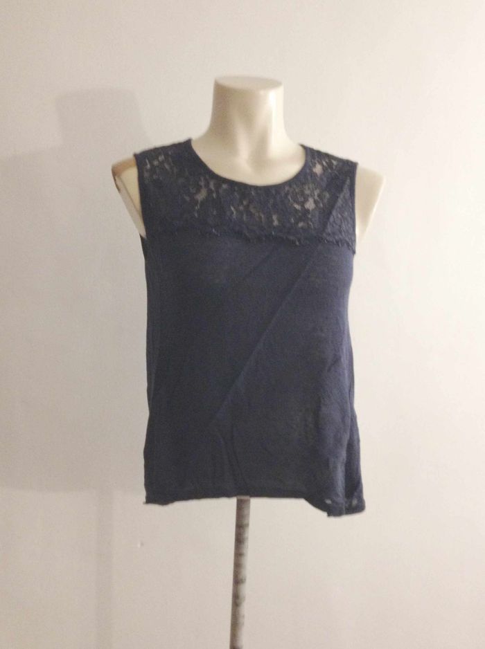 T shirt bleu foncé ◦ col rond ◦ sans manches ◦ look féminin ◦ monoprix