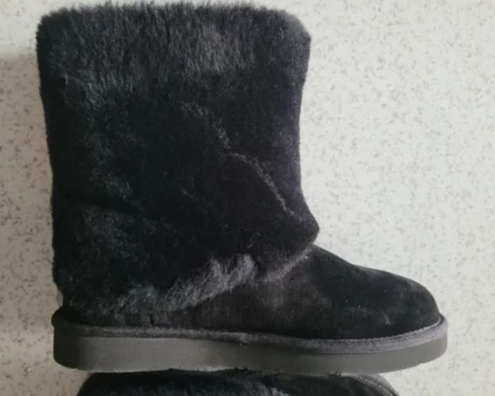 UGG 41 NOIR - photo numéro 2