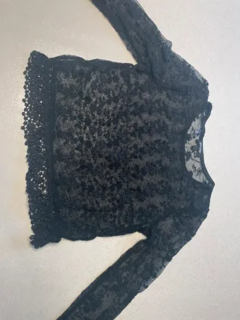 Haut dentelle transparente