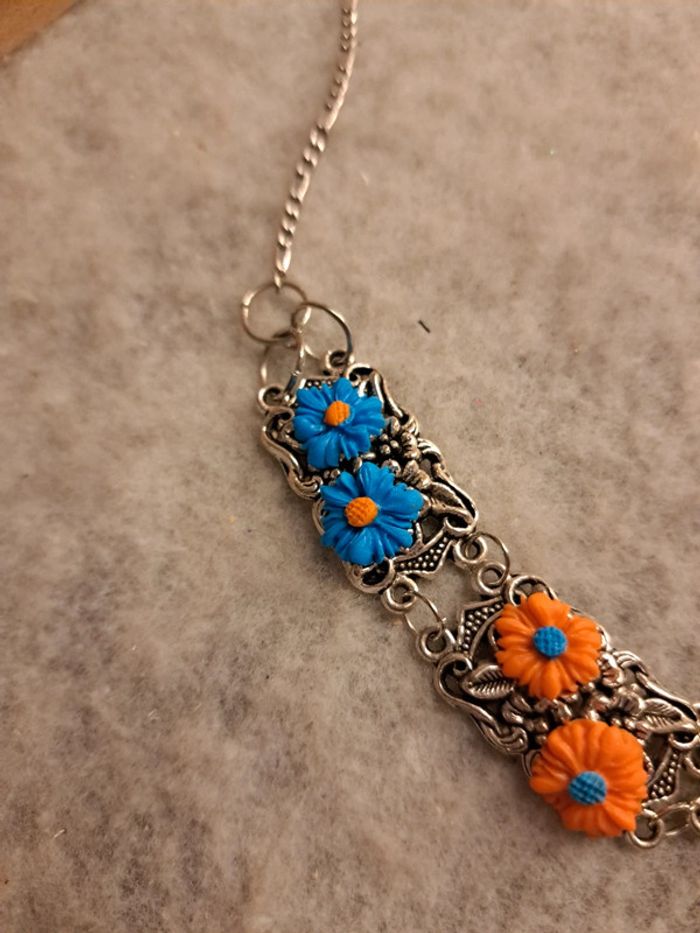 Collier argenté avec fleurs multicolore - photo numéro 4
