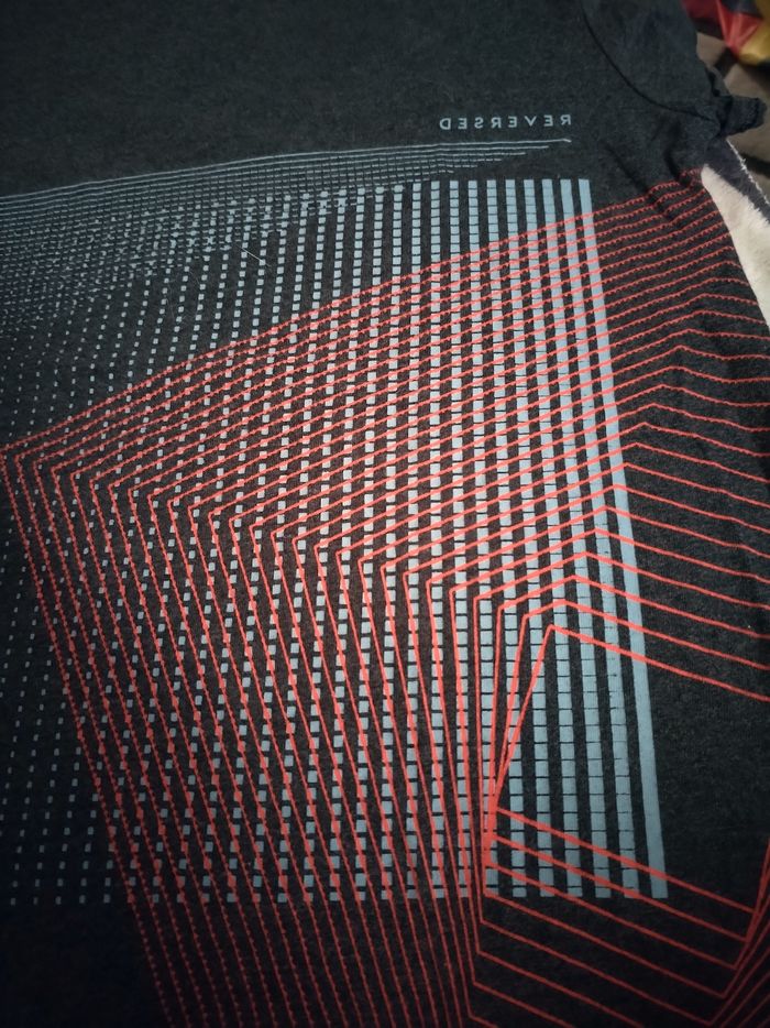 Tee-shirt gris avec motifs "Décathlon 10/11 ans neuf - photo numéro 3