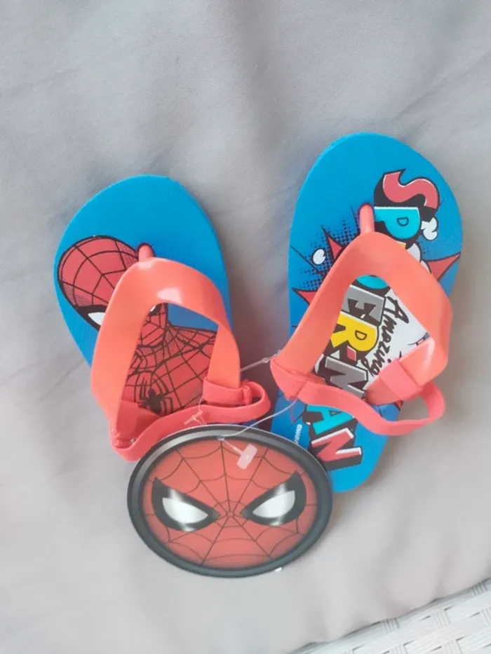 Tong Spiderman pointure 22/23 - photo numéro 2