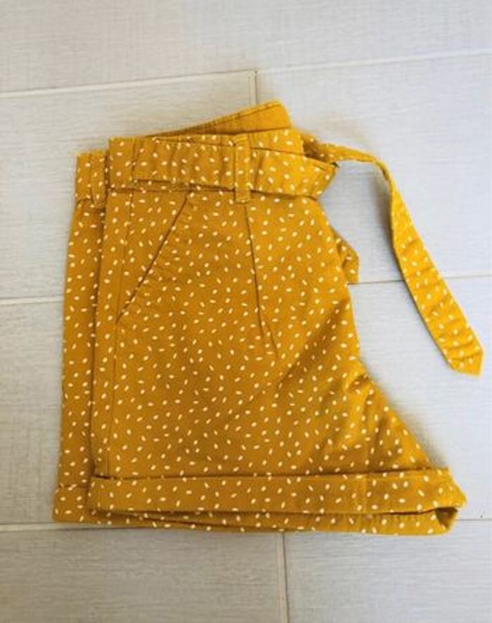 Short fille jaune moutarde kiabi 8 ans NEUF - photo numéro 3