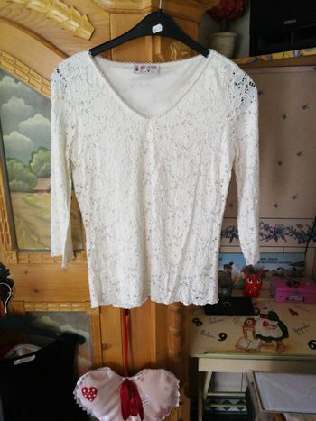 Très jolie haut dentelle