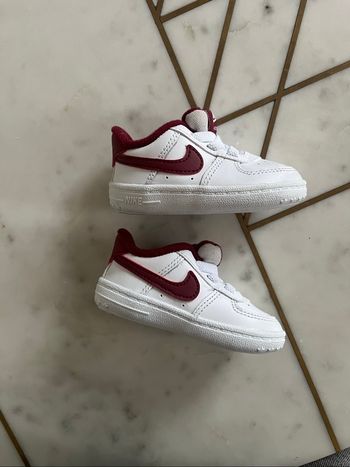 Chaussures Nike bébé air force  taille 18.5