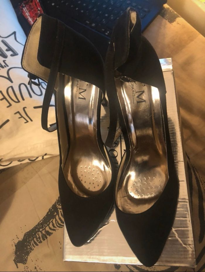 Escarpins à talons noirs