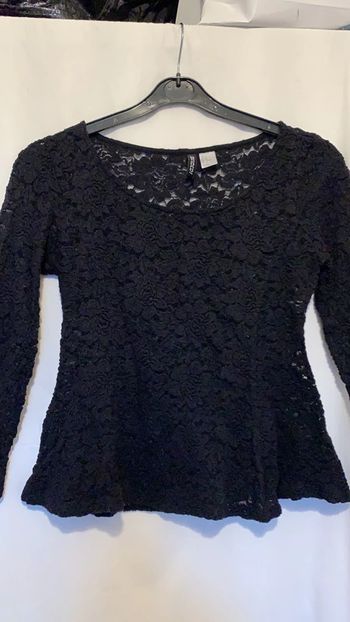 Haut en broderie noir style peplum
