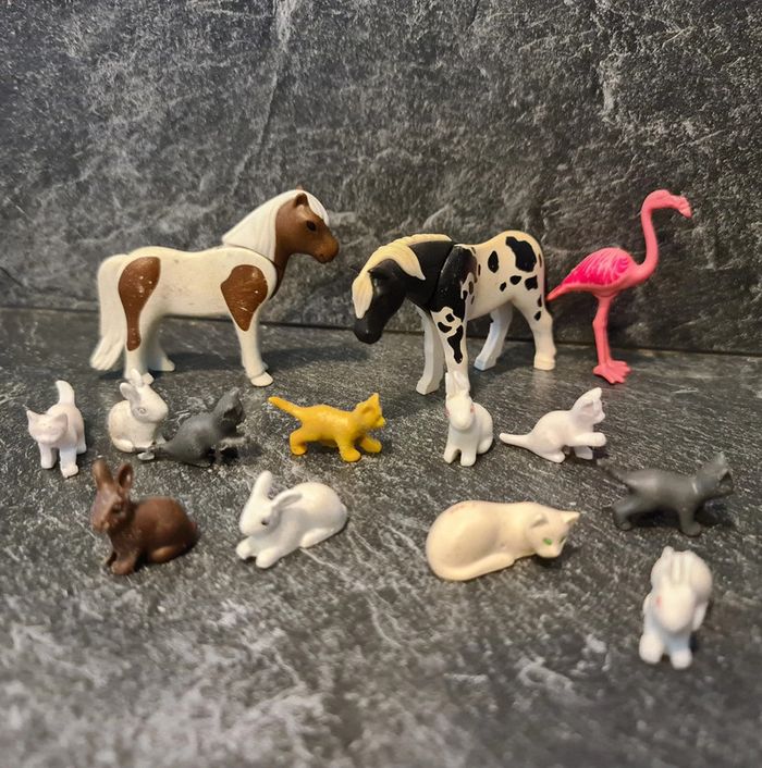 Playmobil lot animaux abîmés poneys chats lapins..