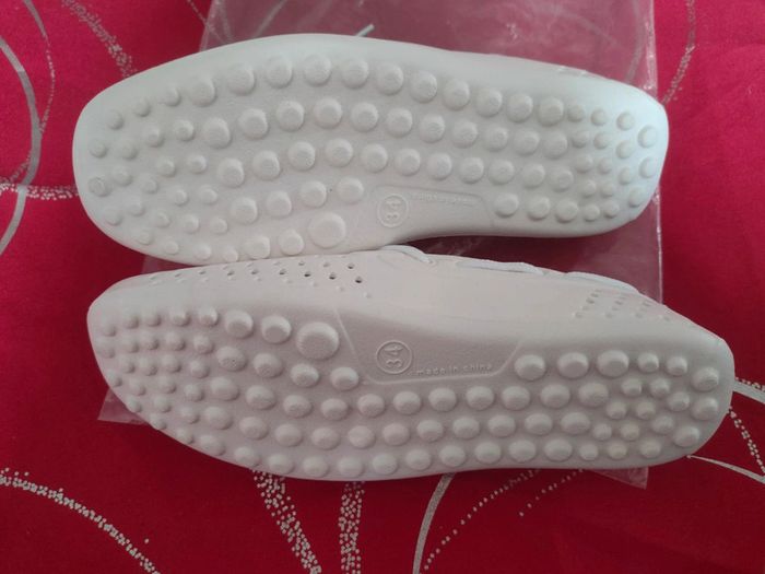 Chaussures neuves pointure 34 - photo numéro 4