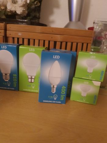 Ampoule neuve Samsung led inside
B22 E27 GU10 E14
8 euro pièce