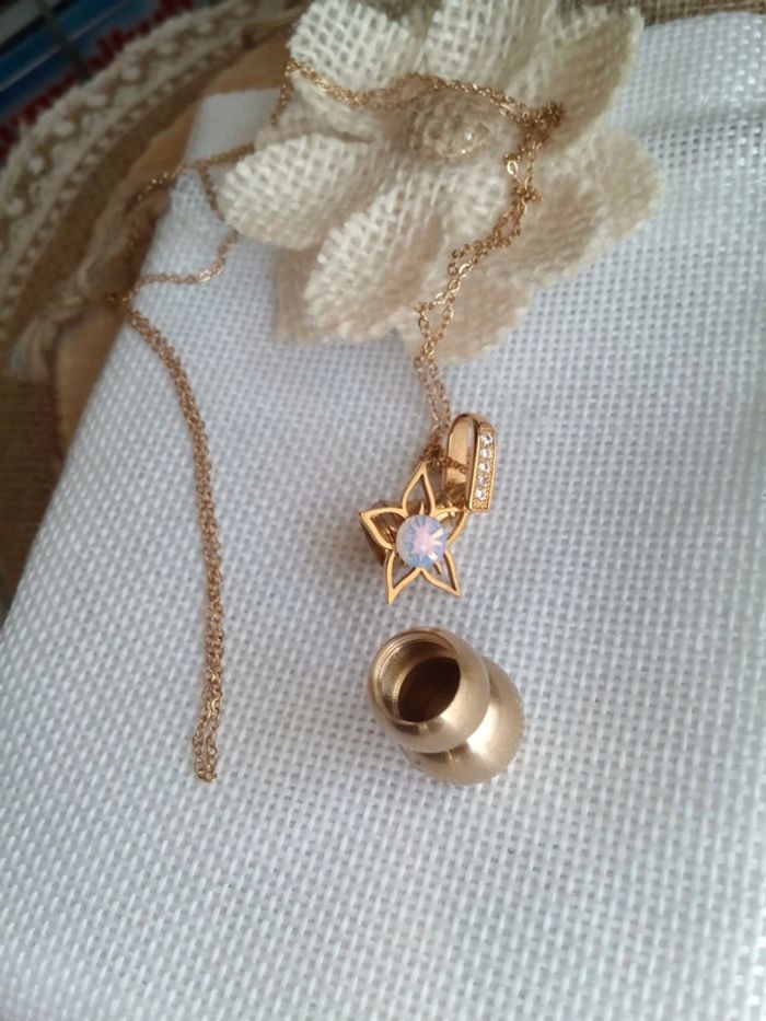 Collier gourde chinoise avec fleur et pierre d'Opale - photo numéro 3