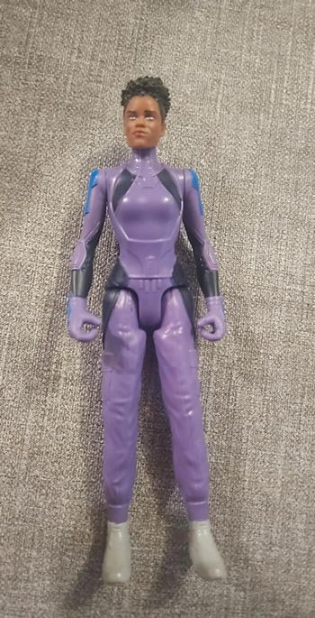 Figurine black panther shuri