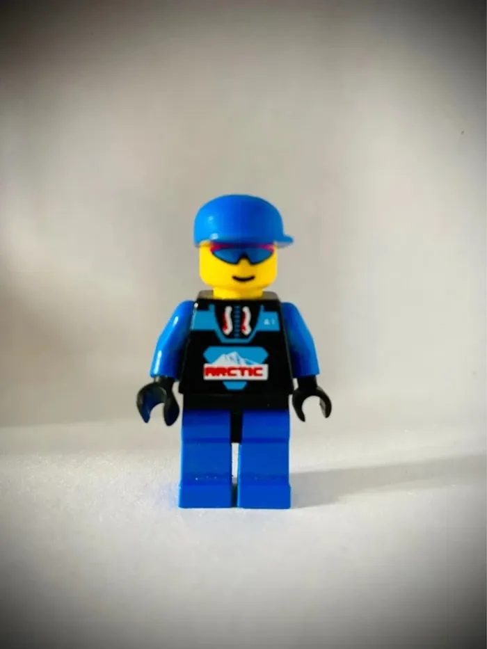 Minifigurine LEGO Arctic ARC003 - Black, Bleu Cap 2000 - En très bon état - photo numéro 2