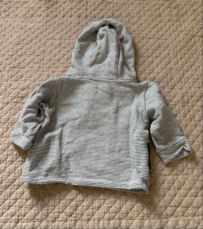 Pull à capuche / 6 mois - photo numéro 2
