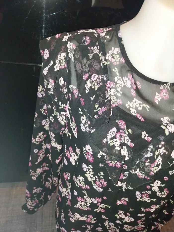Joli blouse fleuri taille M vero moda - photo numéro 2