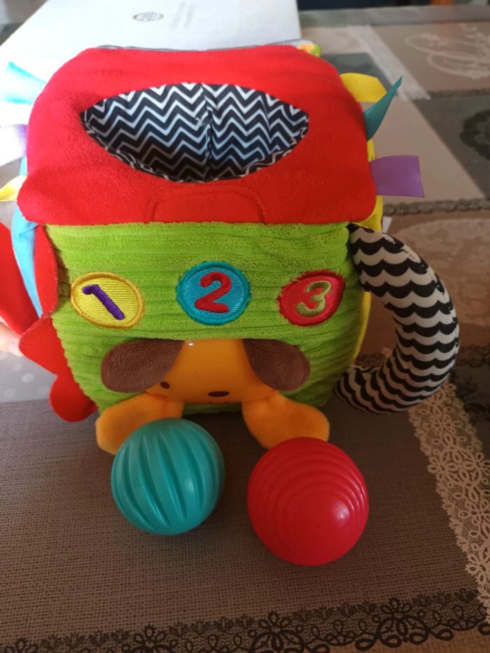 Cube interactif avec 3 balles - photo numéro 3