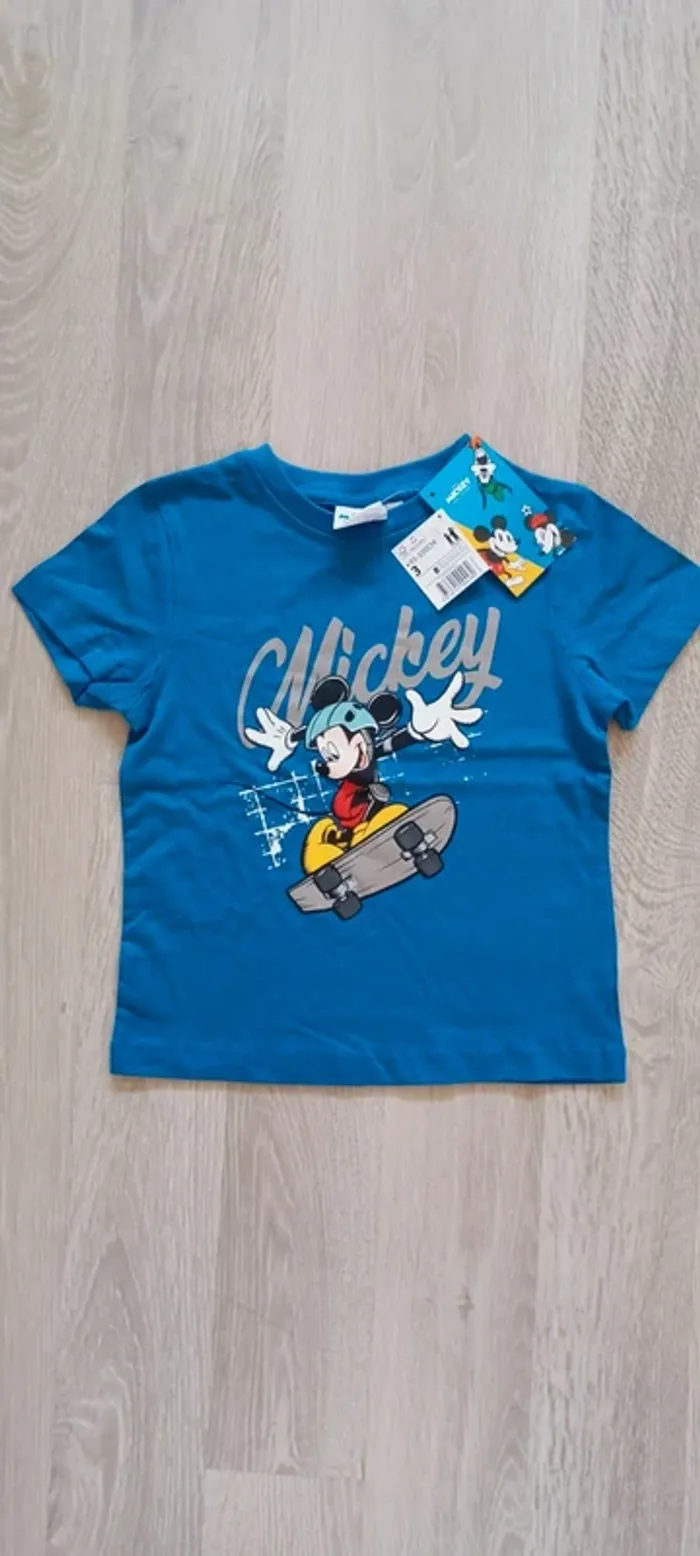 Tee-shirt manches courtes bleu, motif Mickey, marque Disney, taille 3 ans, neuf avec étiquette. - photo numéro 2