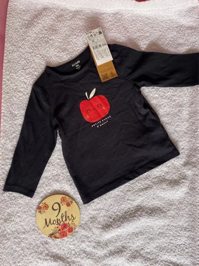Tee shirt « pomme » Kiabi 9 mois NEUF