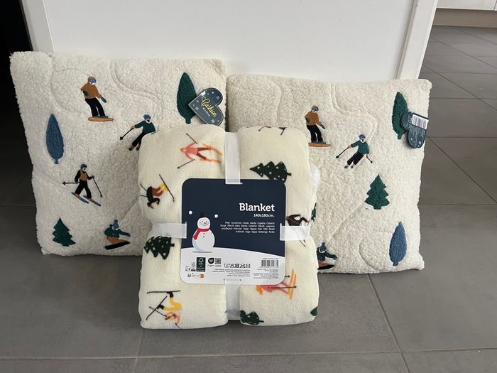 Lot de deux coussins  et un plaid - photo numéro 2
