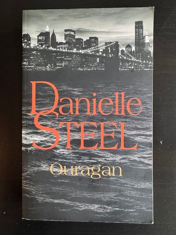 Livre danielle steel ouragan