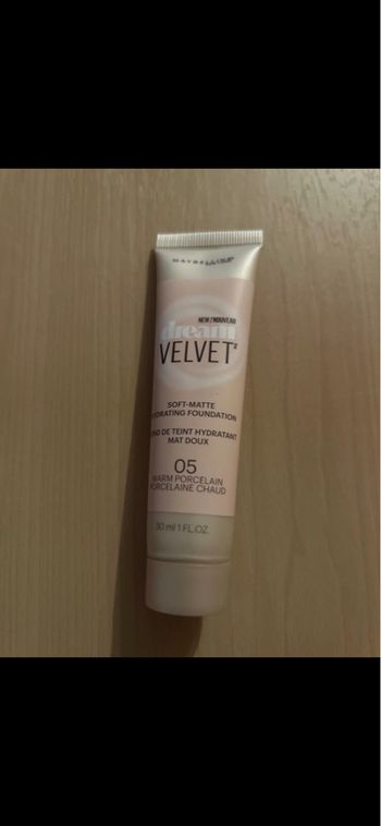 1 fond de teint dream velvet Maybeline 