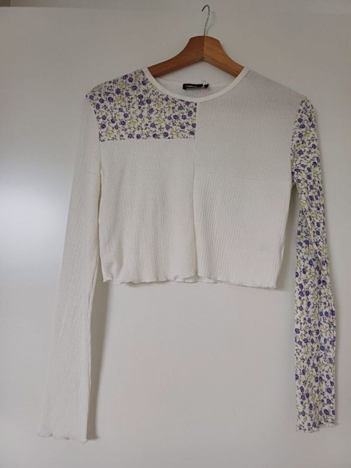 Pull croc top blanc fleur bleue M