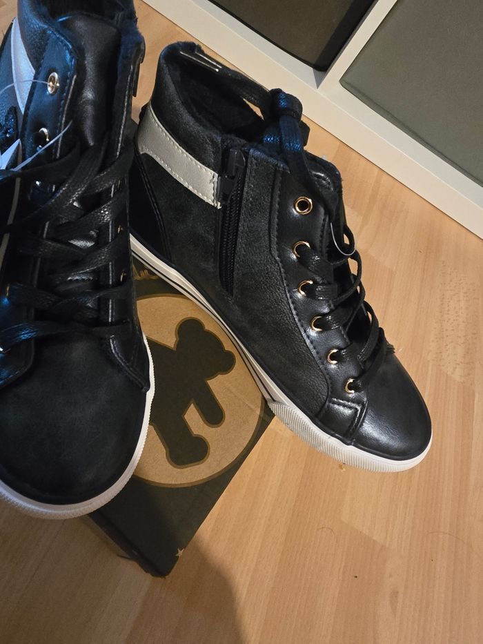 NEUVES (non portées) 🏷🏷🩷😍🤩superbes baskets chaudes pointure 35 fille🩷😍🤩 - photo numéro 8