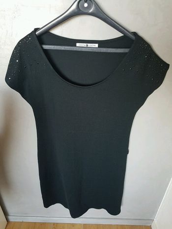 Robe noire strass noirs épaules cache-cache