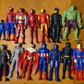 Lot 13 figurines Avengers Marvel 30 cm