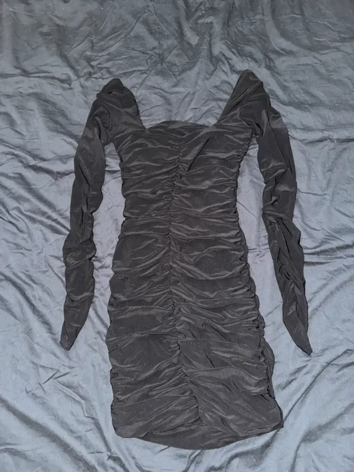 Robe classe noir
