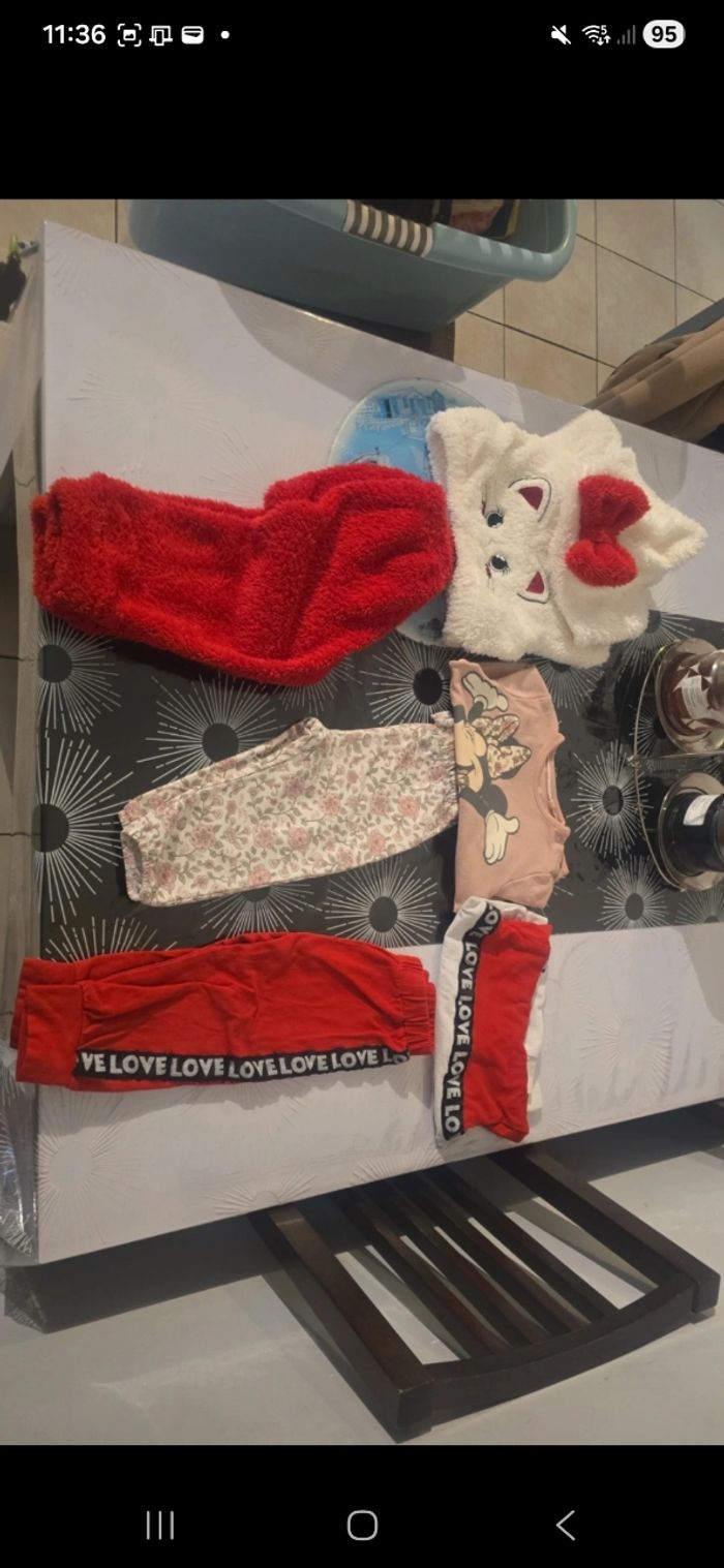 Lot vêtements fille 12 mois - photo numéro 3