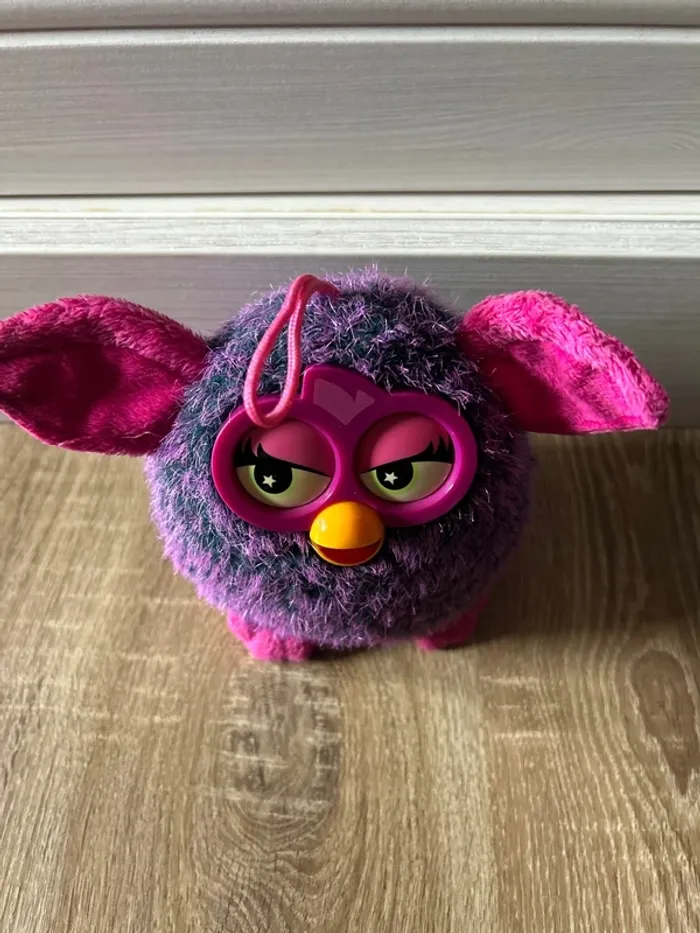 Peluche Furby violet rose / Hasbro 2013 / très bon état / pas de mécanisme - photo numéro 2