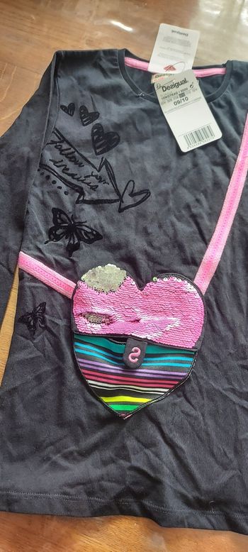 T shirt desigual neuf 9/10ans