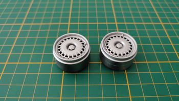 Lot x2 jantes arrière pièce détachée miniature Bugatti EB110 1992 Maisto 1/18 1/18ème #B79