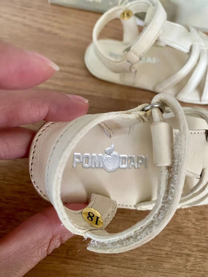 Magnifique paire de chaussure blanche pour bébé neuve - photo numéro 3