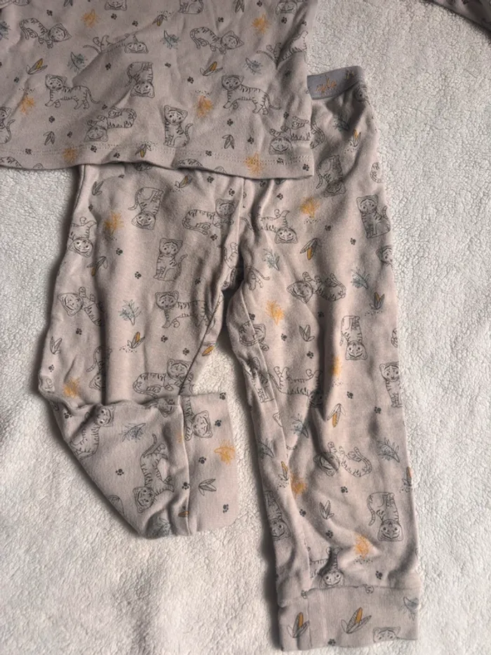 Pyjamas 2 pièces 18 mois - photo numéro 3