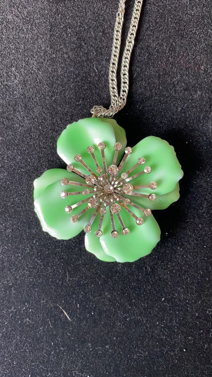 Collier fantaisie nénuphar avec chaîne argentée - photo numéro 2