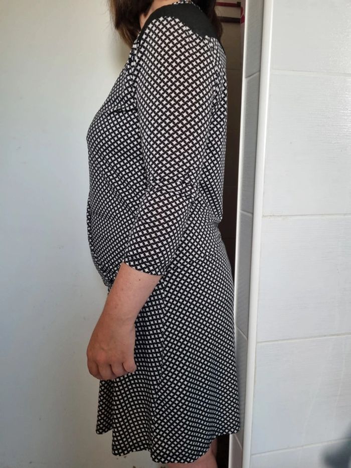 Robe de maternité manche trois quart, noire et blanche, Kiabi. Taille 38/40. NEUF - photo numéro 2