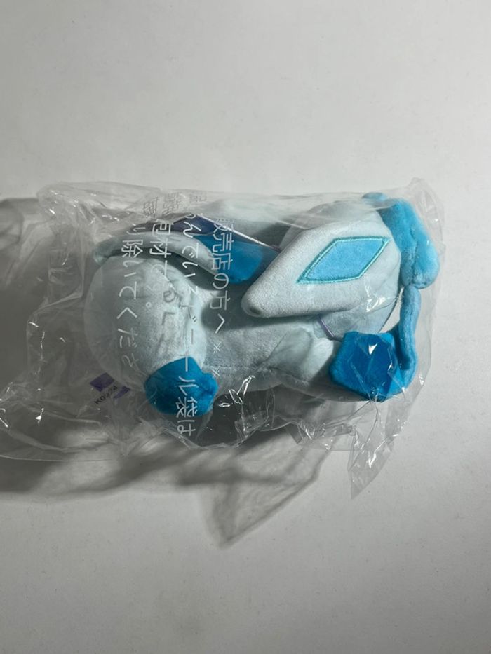 Peluche Sleepy Glaceon / Givrali Takara Tomy - photo numéro 2