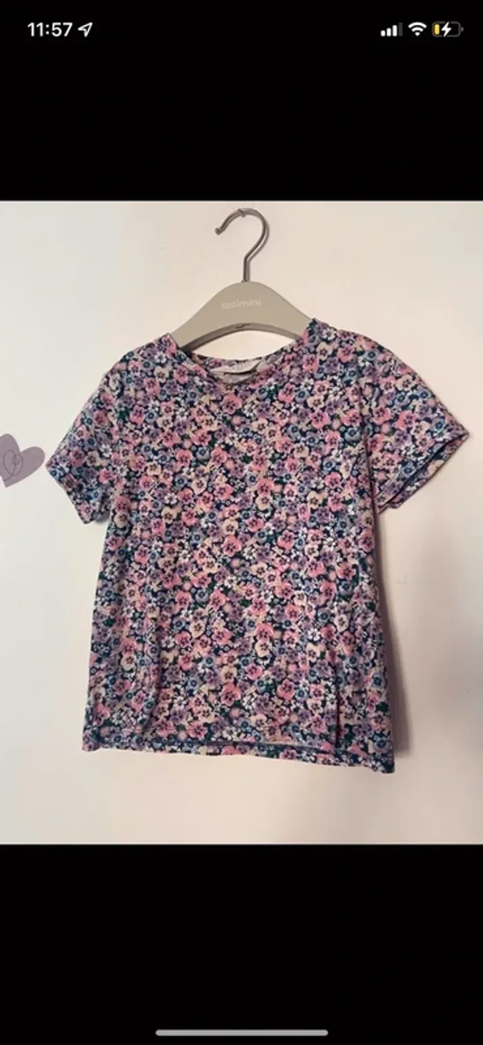 T-shirt manches courtes .