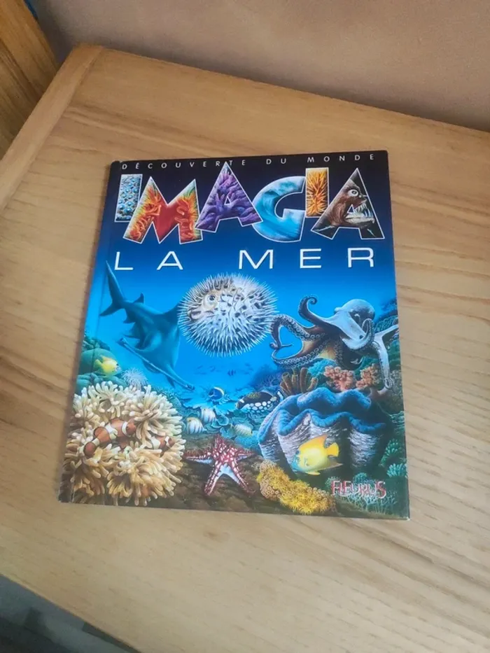 Livre imagia la mer