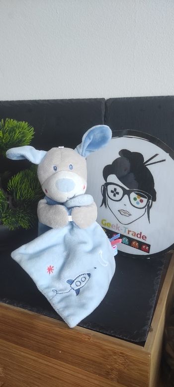 doudou mouchoir chien sucre d'orge bleu blanc gris fusée Rouge Lune Étoile Croix