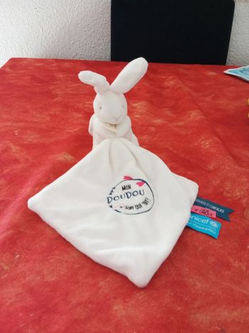 Doudou et compagnie lapin blanc neuf