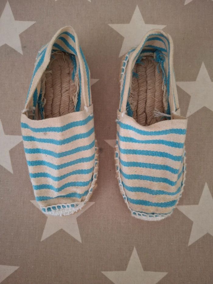 Véritables espadrilles bébé